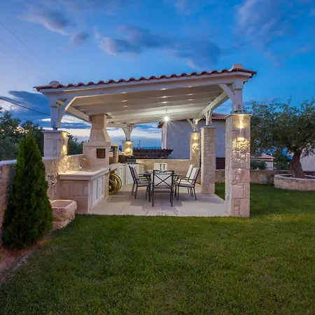 Paradise With Private Pool Villa